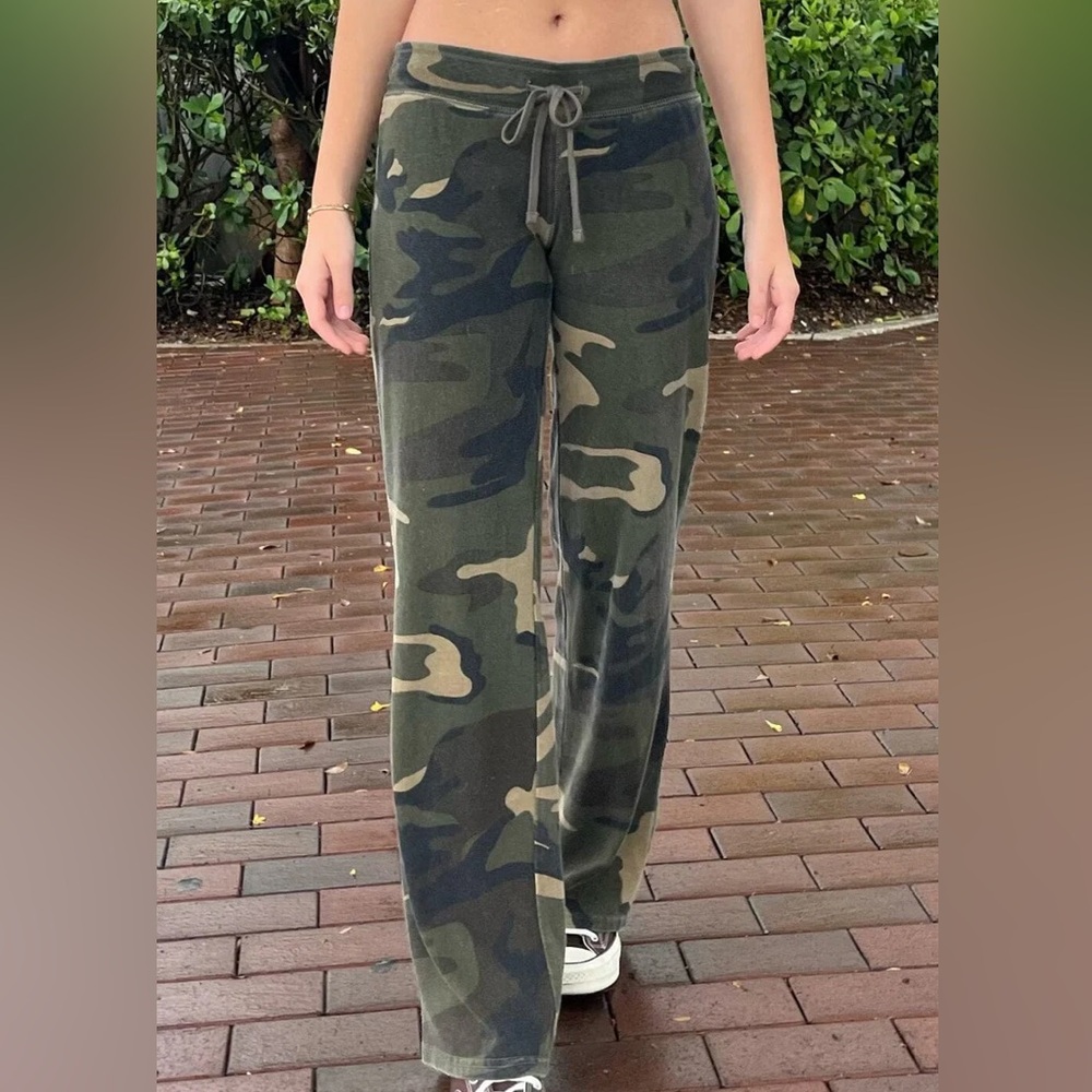 Brandy melville Hilary camo yoga pants